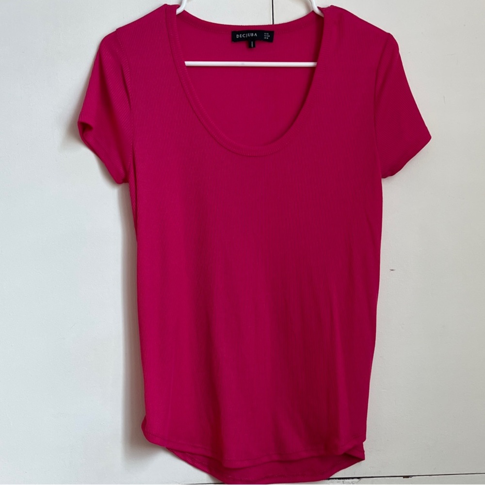 Decjuba Fuchsia Short Sleeve Ribbed Top - Small.  Australian Brand.